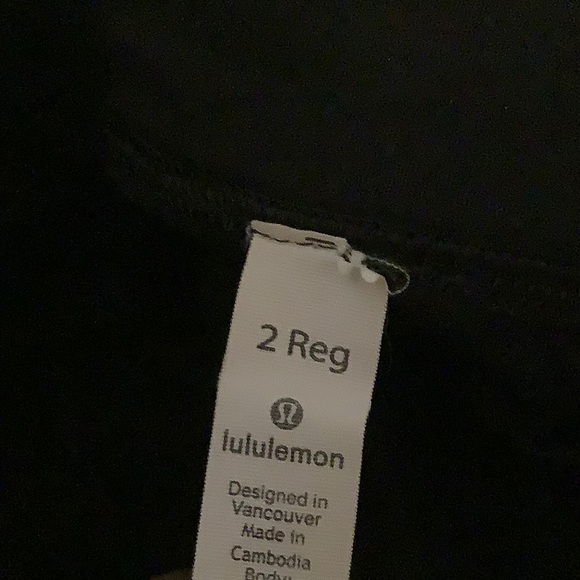 Womens Lululemon shorts - Picture 3 of 4